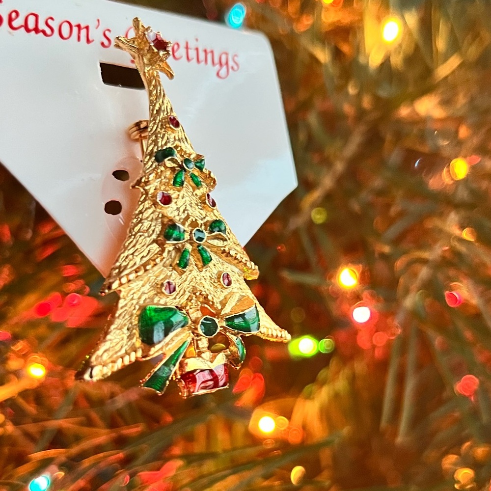 Vintage Christmas Tree Gold Pin